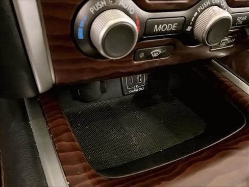 Used 2019 Nissan Pathfinder Platinum AWD/4WD image 32