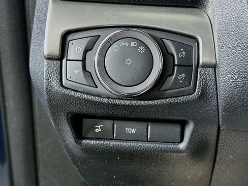 Used 2019 Ford Explorer XLT w/ Equipment Group 202A AWD/4WD image 17