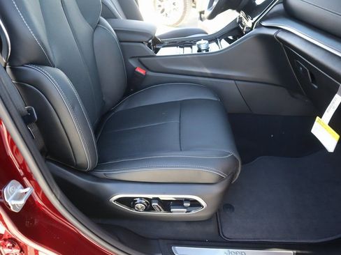 New 2025 Jeep Grand Cherokee L Overland w/ Luxury Tech Group IV image 15