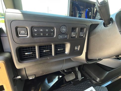 Used 2024 Chevrolet Brightdrop 400 w/ Commercial Equipment Package AWD/4WD image 19