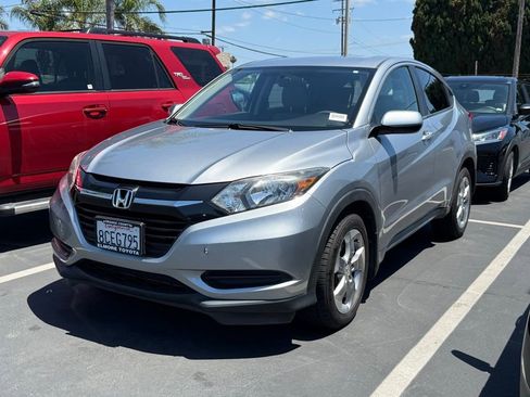 Used 2018 Honda HR-V LX image 2