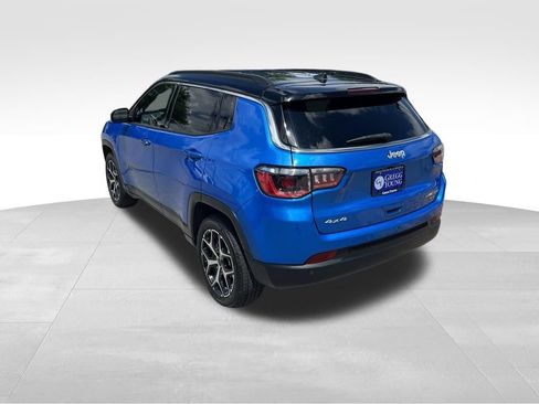 Used 2025 Jeep Compass Limited AWD/4WD image 4
