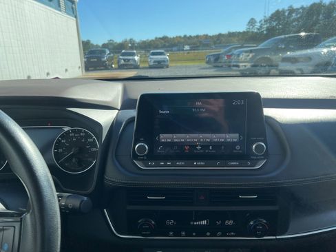 Used 2023 Nissan Rogue SV image 10