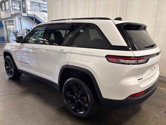 Used 2024 Jeep Grand Cherokee Limited w/ Luxury Tech Group II AWD/4WD image 6