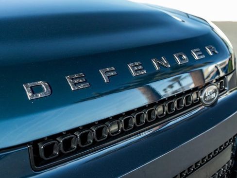 Certified 2026 Land Rover Defender 110 OCTA image 38