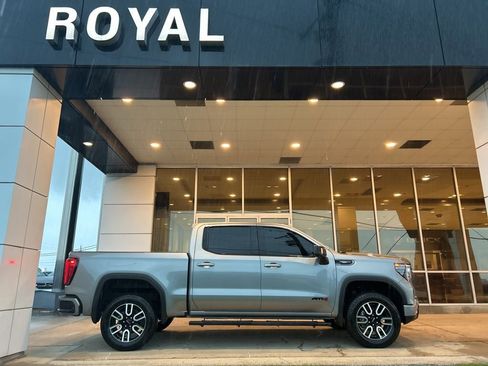 Used 2025 GMC Sierra 1500 AT4 w/ AT4 Premium Package AWD/4WD image 1