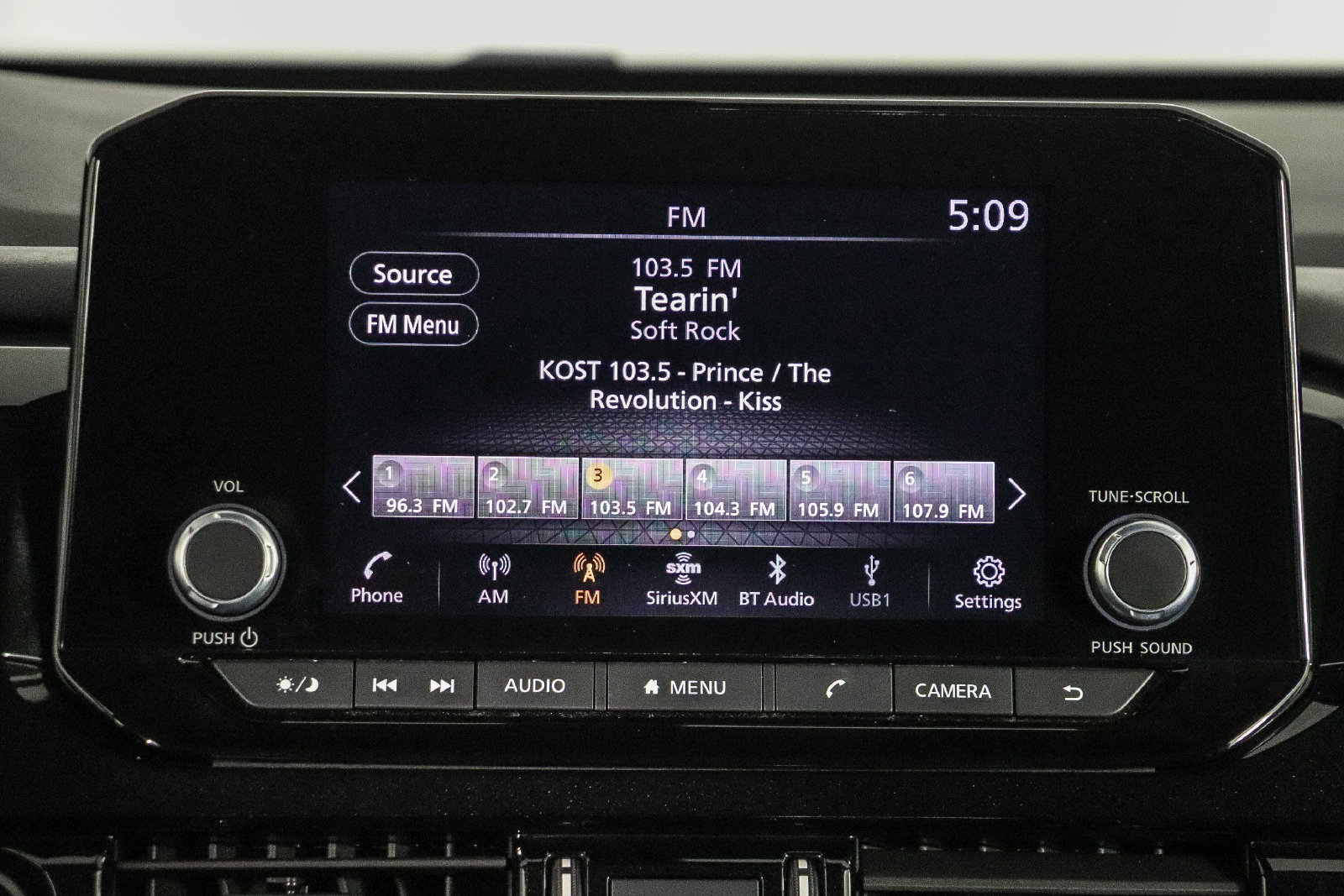 Used 2024 Nissan Pathfinder SV FWD image 15