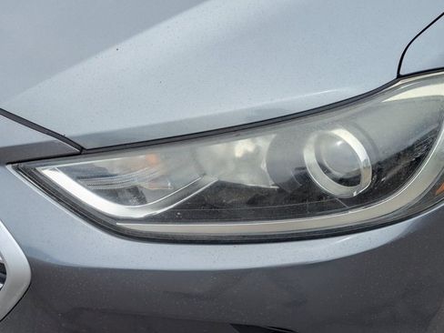 Used 2017 Hyundai Elantra SE image 11