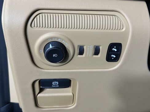 Used 2024 Jeep Grand Wagoneer L Series III AWD/4WD image 20