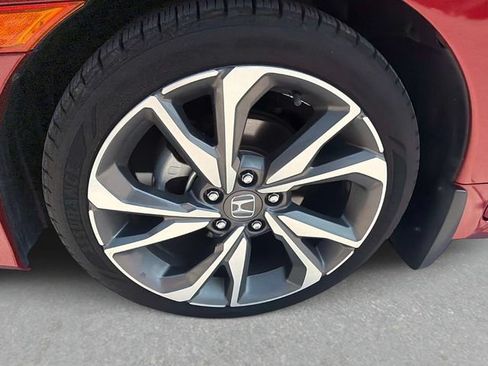 Used 2019 Honda Civic Touring image 11