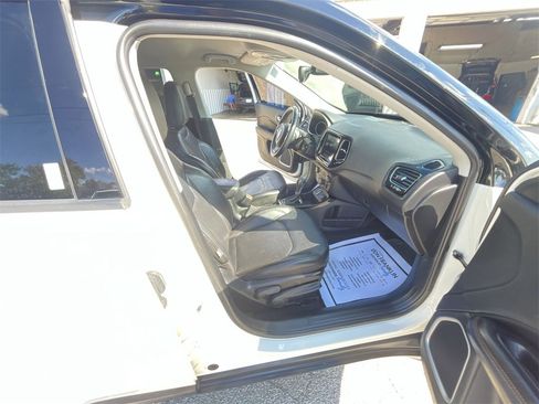 Used 2018 Jeep Compass Limited image 23