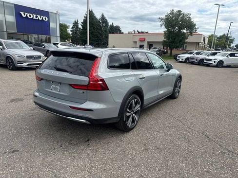 Used 2025 Volvo V60 B5 Cross Country Plus AWD/4WD image 5