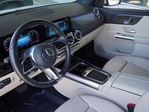 Certified 2025 Mercedes-Benz GLA 250 image 2