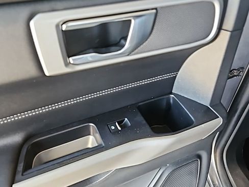 Used 2022 Ford Explorer XLT image 23