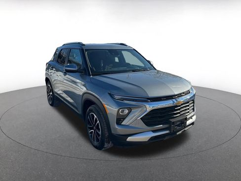 Used 2025 Chevrolet TrailBlazer LT image 1