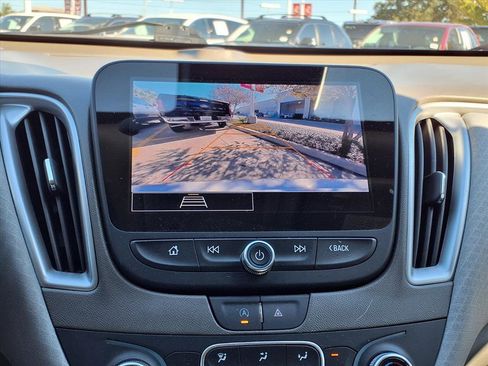 Used 2025 Chevrolet Malibu LT image 16