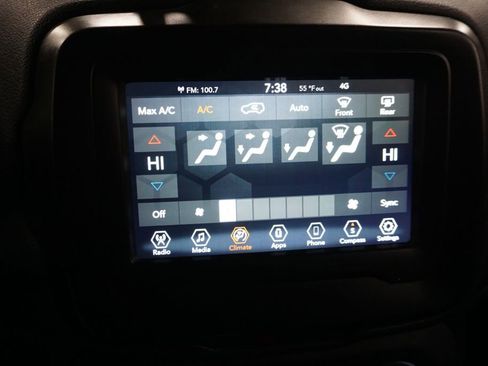 Used 2021 Jeep Renegade Latitude image 11