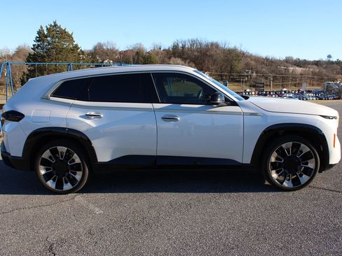 New 2023 BMW XM image 9
