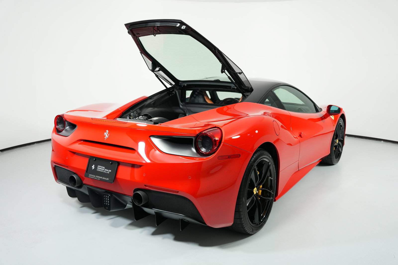 Used 2016 Ferrari 488 GTB RWD image 12