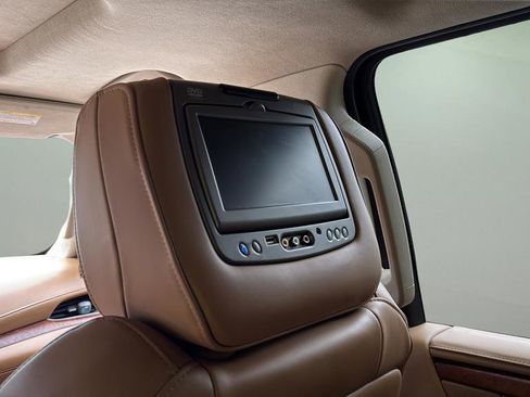Used 2016 Cadillac Escalade ESV Platinum AWD/4WD image 27