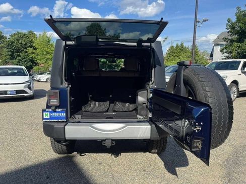 Used 2013 Jeep Wrangler Unlimited Sahara w/ Dual Top Group AWD/4WD image 6