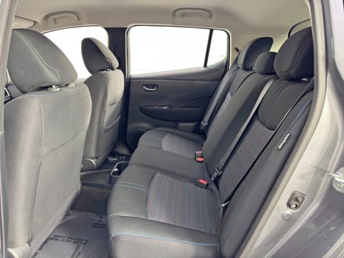 Used 2025 Nissan Leaf S image 33