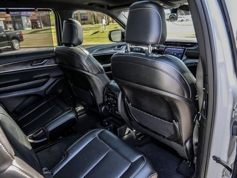 Used 2024 Jeep Grand Cherokee L Limited w/ Luxury Tech Group II image 22