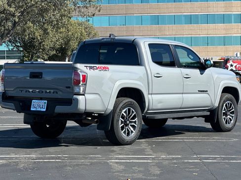 Used 2020 Toyota Tacoma TRD Sport w/ TRD Premium Sport Package AWD/4WD image 4
