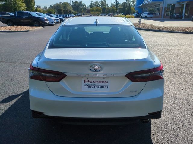 Used 2022 Toyota Camry XLE FWD image 5