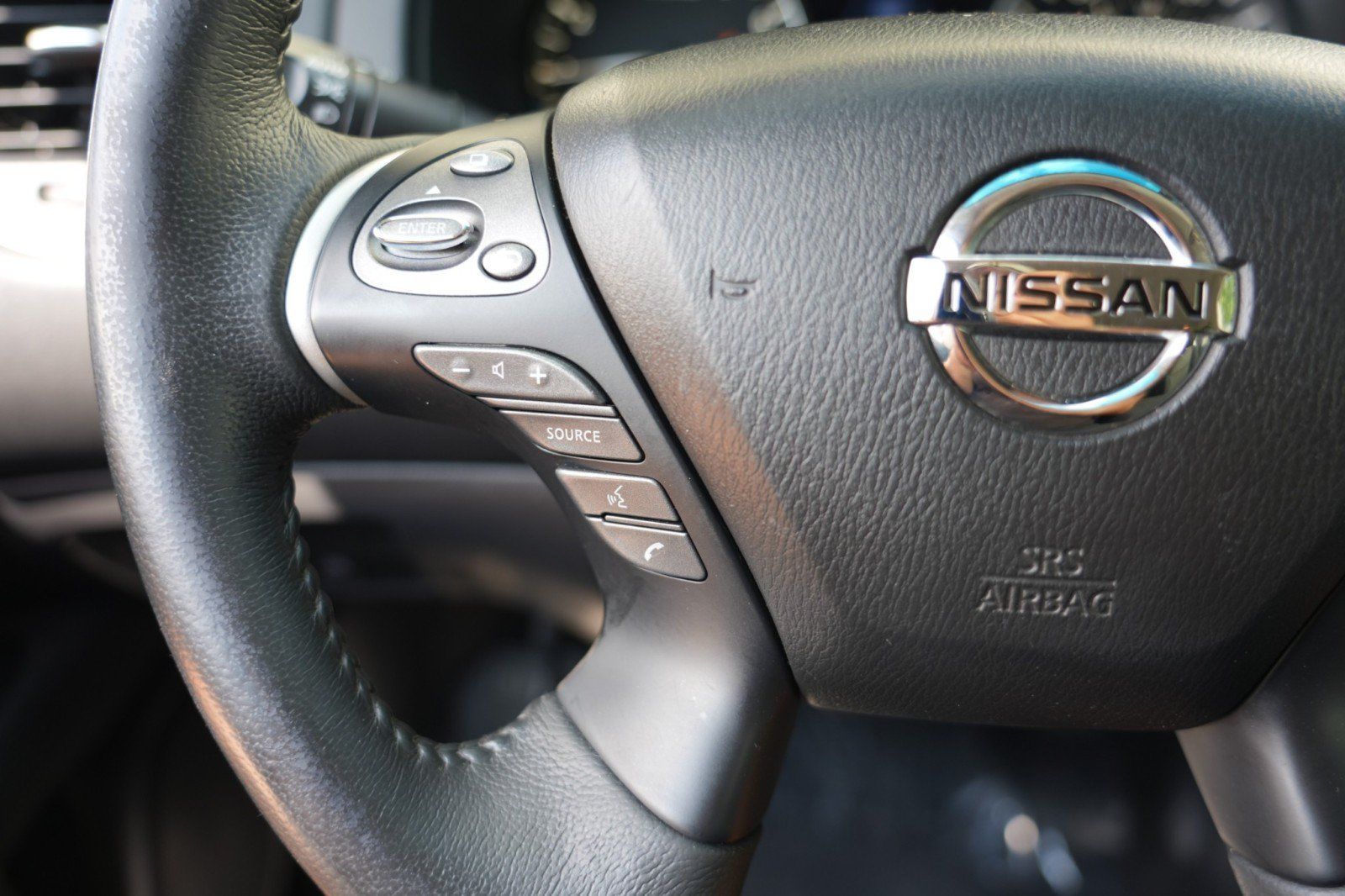 Used 2017 Nissan Pathfinder SV FWD image 19