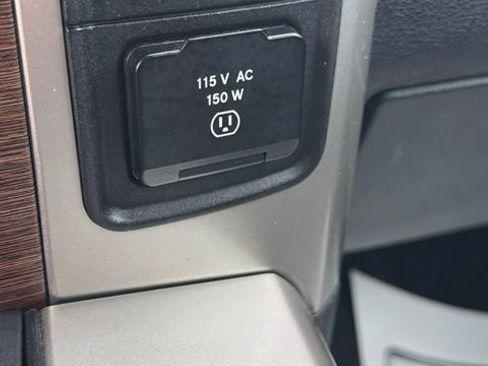 Used 2017 RAM 1500 Laramie w/ Convenience Group AWD/4WD image 32