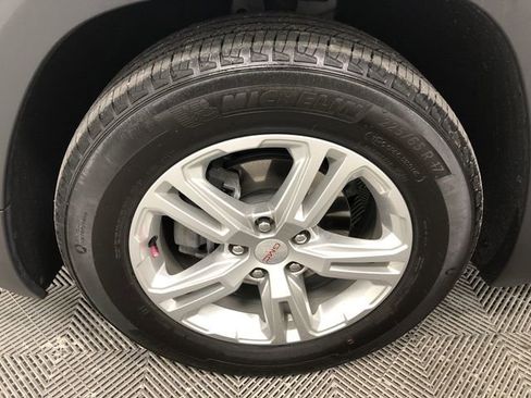 Used 2024 GMC Terrain SLE w/ Driver Convenience Package FWD image 27