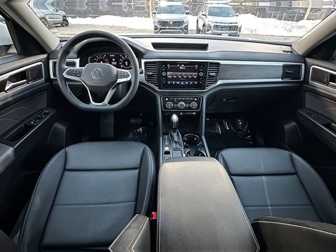 Used 2022 Volkswagen Atlas SE w/ Panoramic Sunroof Package image 24