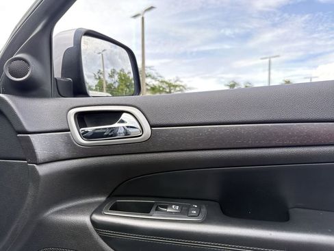 Used 2017 Jeep Grand Cherokee Altitude RWD image 26