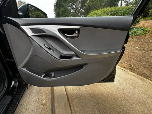 Used 2015 Hyundai Elantra SE FWD image 23