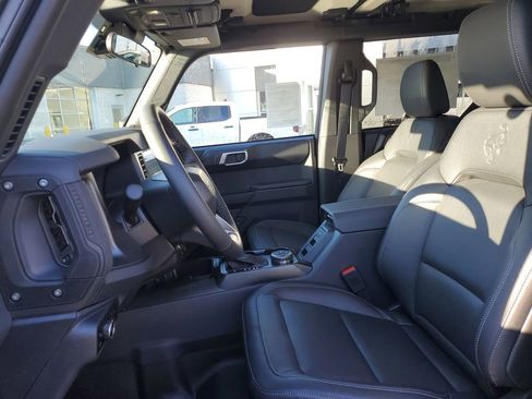 New 2025 Ford Bronco Badlands image 7
