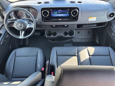 Used 2025 Mercedes-Benz Sprinter 2500 image 33