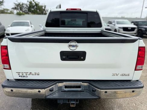 Used 2013 Nissan Titan SV w/ SV Premium Utility Pkg AWD/4WD image 4