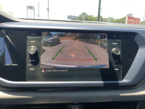 Certified 2022 Volkswagen Taos SE image 23