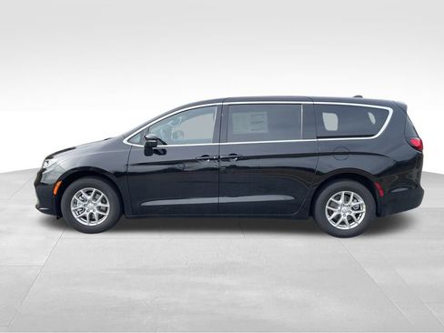 New 2026 Chrysler Pacifica Select image 8