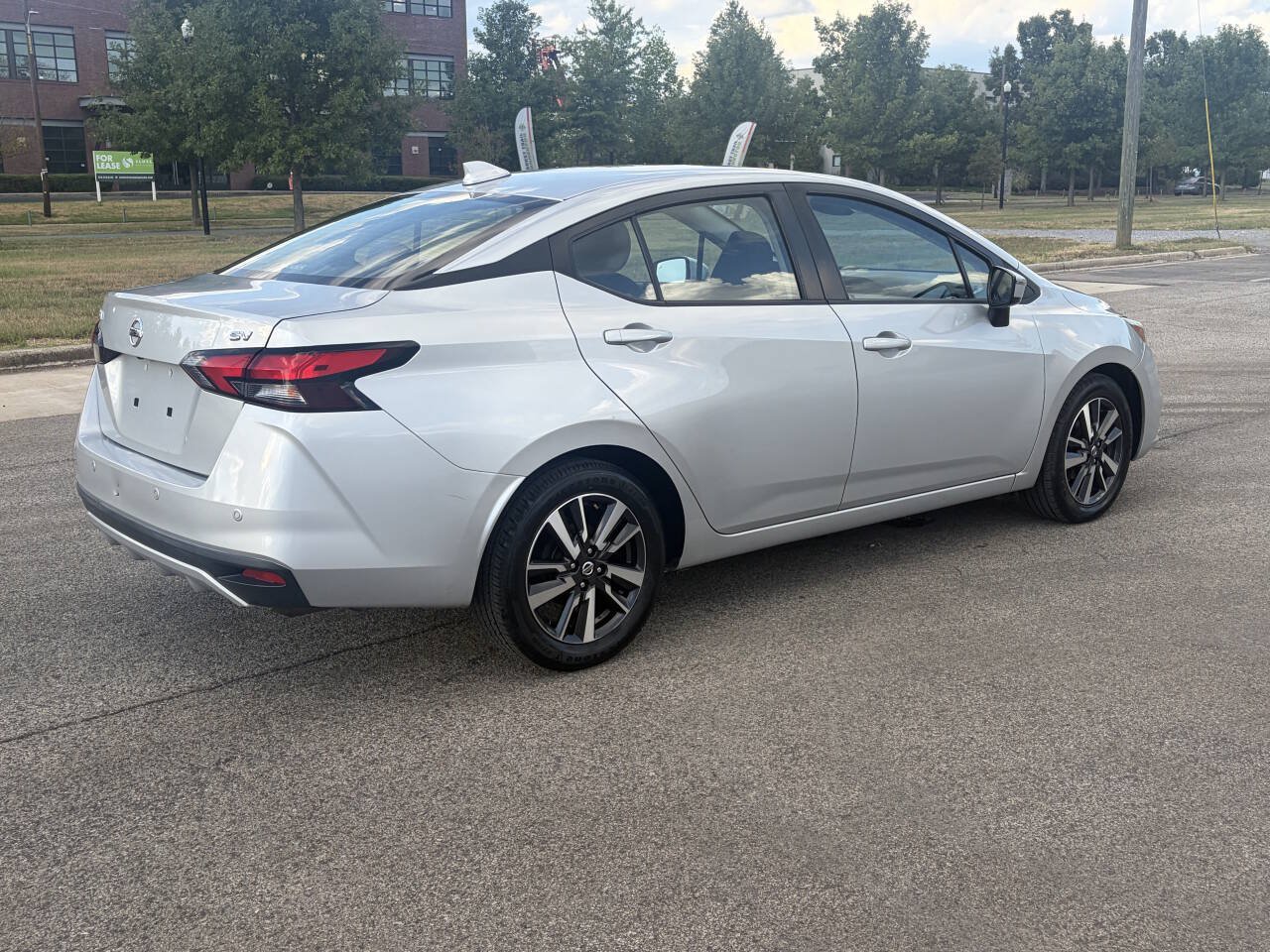 Used 2021 Nissan Versa SV FWD image 10