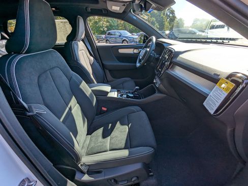 New 2026 Volvo XC40 B5 Ultra w/ Protection Package Premier image 22