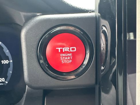 Used 2025 Toyota Tacoma TRD Sport AWD/4WD image 25