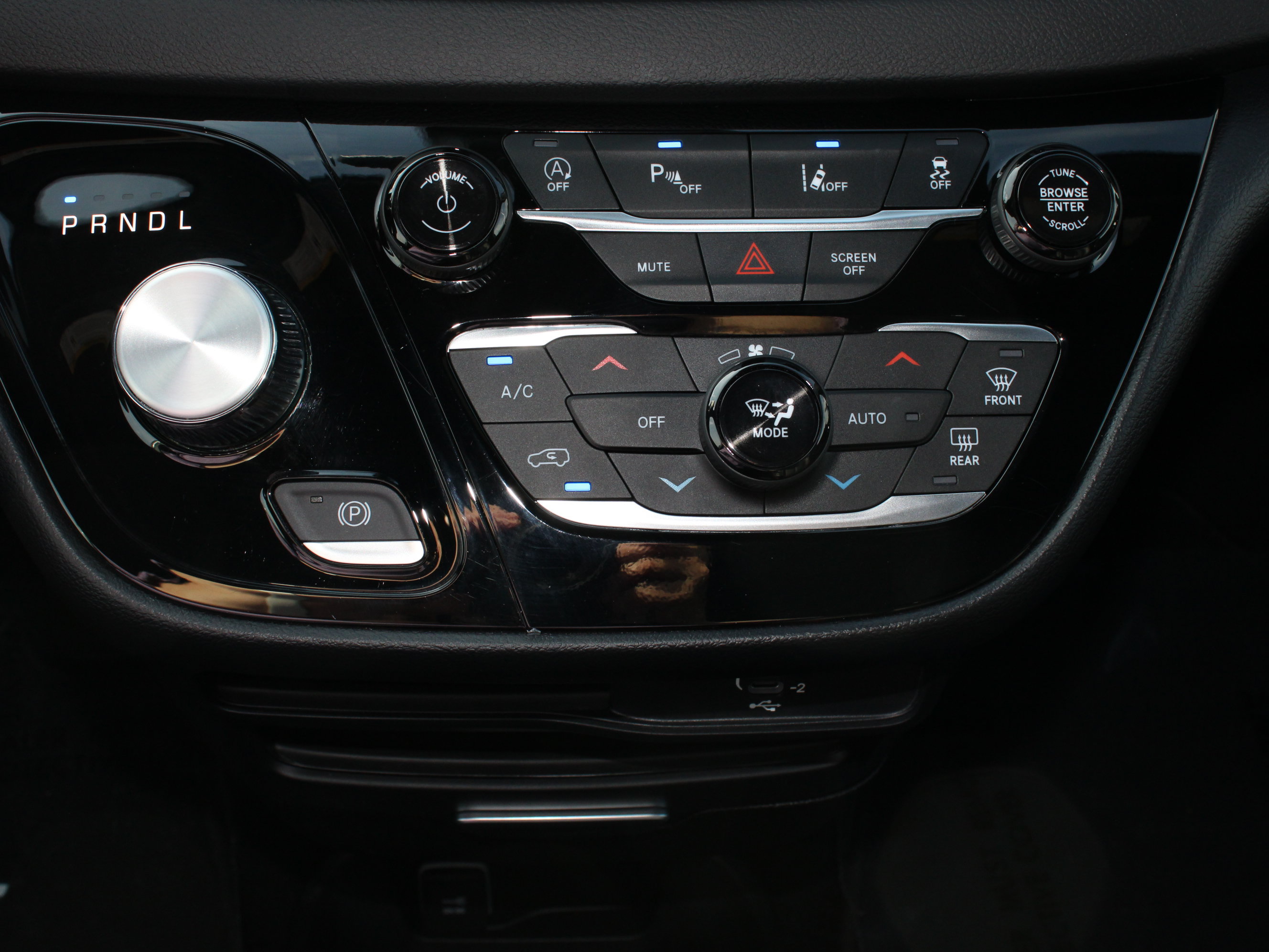 Used 2026 Chrysler Pacifica Select FWD image 25