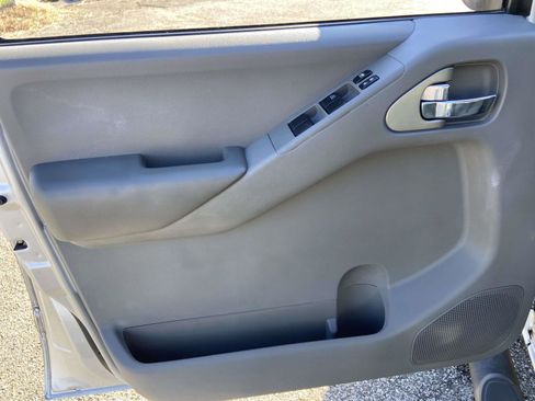 Used 2013 Nissan Frontier SV w/ SV Value Truck Pkg image 12