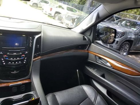 Used 2020 Cadillac Escalade ESV Premium Luxury AWD/4WD image 13