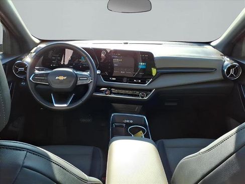 Used 2025 Chevrolet Equinox LT w/ Convenience Package II image 8