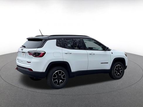 Used 2025 Jeep Compass Trailhawk image 15