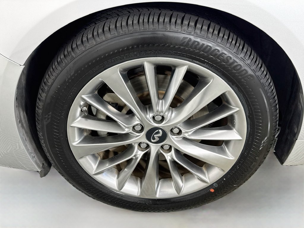Used 2019 INFINITI Q50 Luxe w/ Essential Package (3.0T Luxe) AWD/4WD image 32