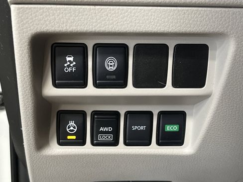 Certified 2022 Nissan Rogue Sport SV AWD/4WD image 18